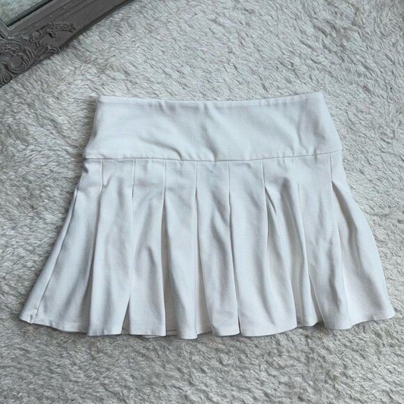 H:ours Revolve White Tennis Skirt Mini Ivory Stretchy Cute Small Pleated Hours - Picture 2 of 4